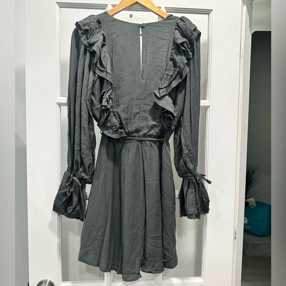 Elegant Tied Ruffled Mini Dress in Green - Size Small - Picture 2 of 13